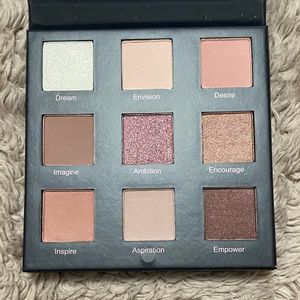Dream so big eyeshadow palette